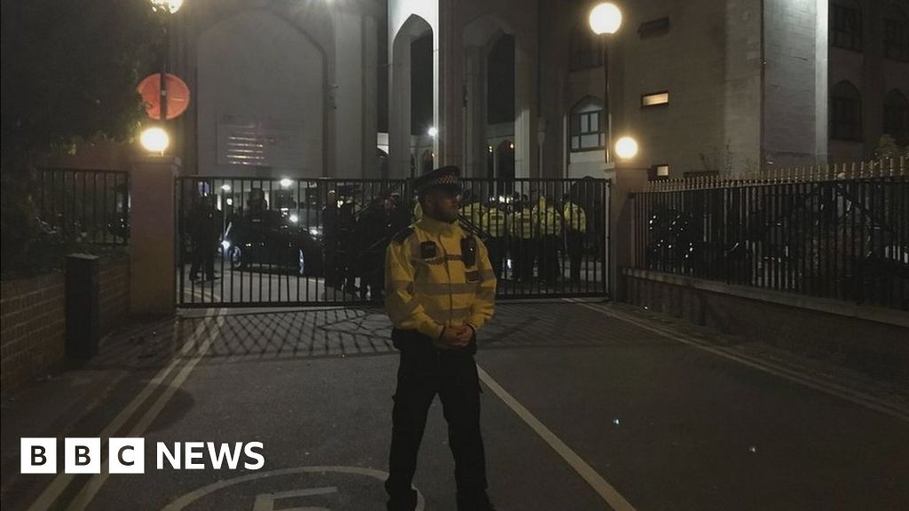 London Central Mosque Sealed Off After Regent's Park Stabbing - BBC News