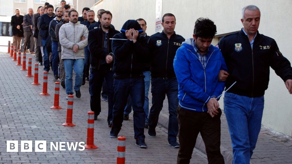 Turkey Arrests 1000 In Raids Targeting Gulen Suspects Bbc News 5837