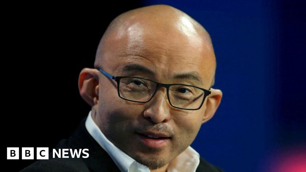 Бао Фен: Изчезналият китайски милиардер банкер се връща в оставка