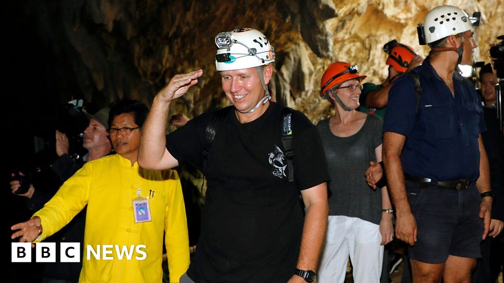 Thai cave rescue Two divers return to where boys were saved BBC News