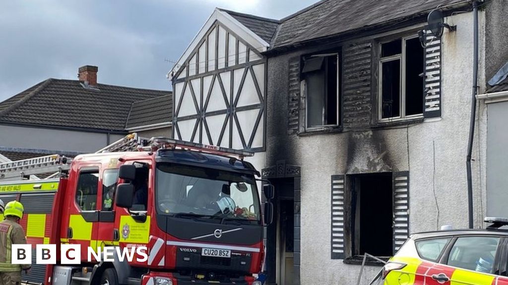 Swansea fire Five in hospital after Sandfields house blaze BBC News