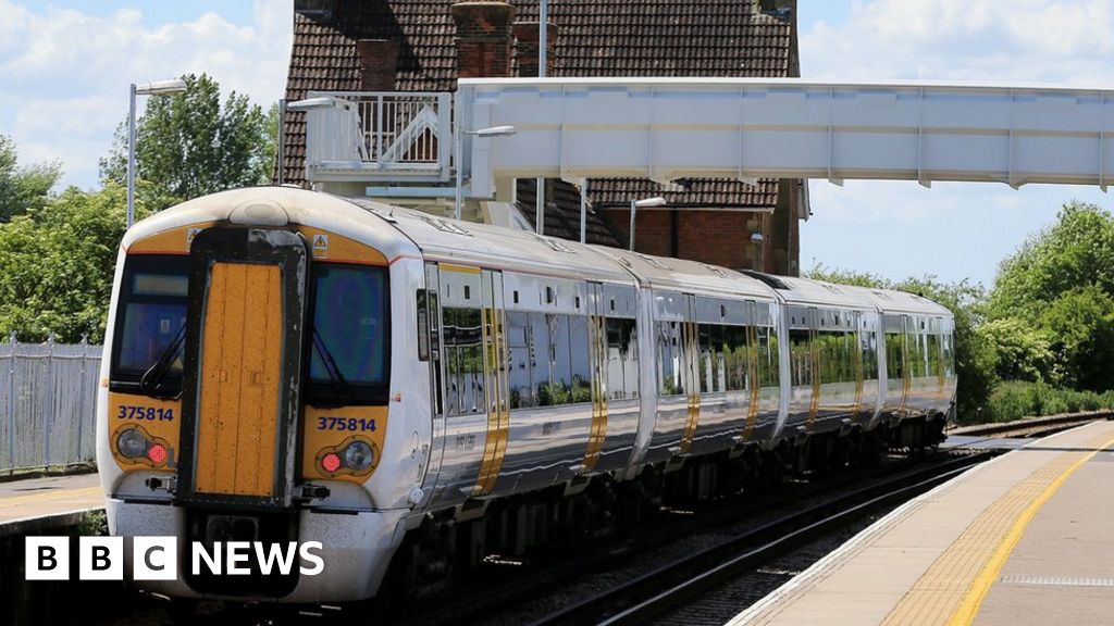 Rail operator Southeastern blames 'bright sunlight' for delays