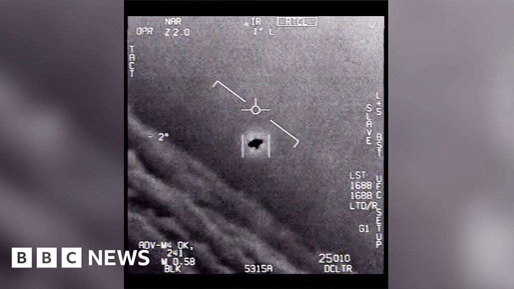 US military shares UFO videos filmed by Navy officers