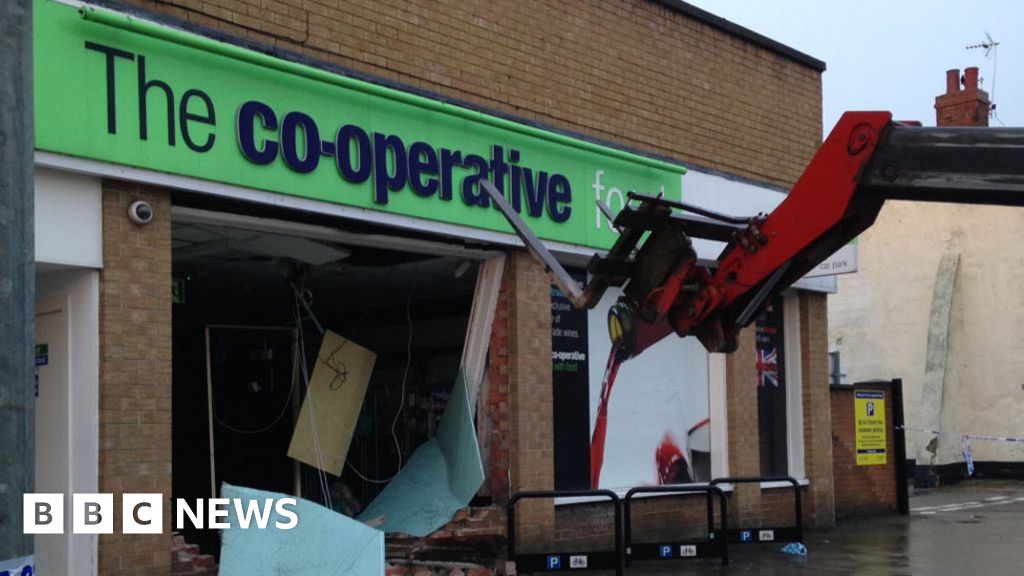 Raiders rip cash machine from Pocklington Co-op wall - BBC News