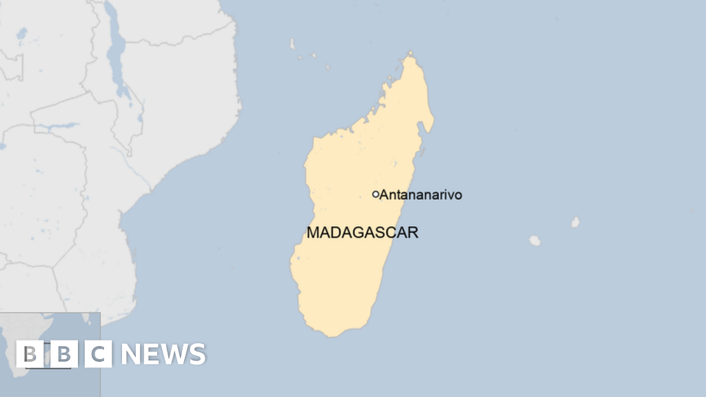 Сблъсък на стадион в Мадагаскар остави 12 убити