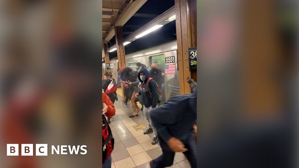 Brooklyn shooting: Footage shows panicked crowds on NYC subway