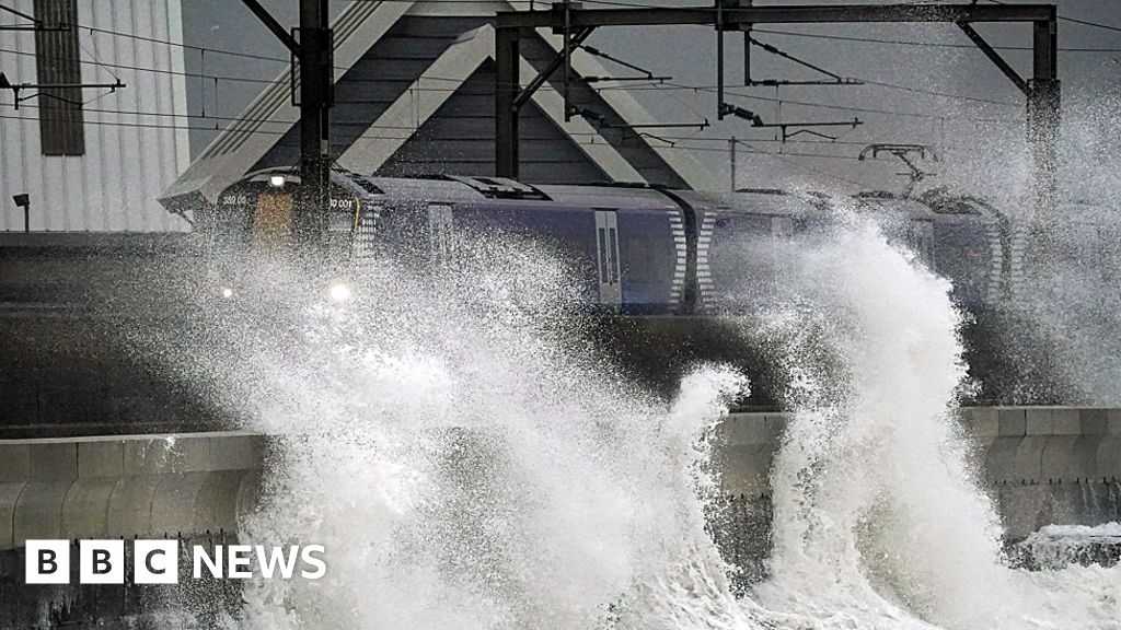 Storm Dennis brings wind and rain warnings thumbnail