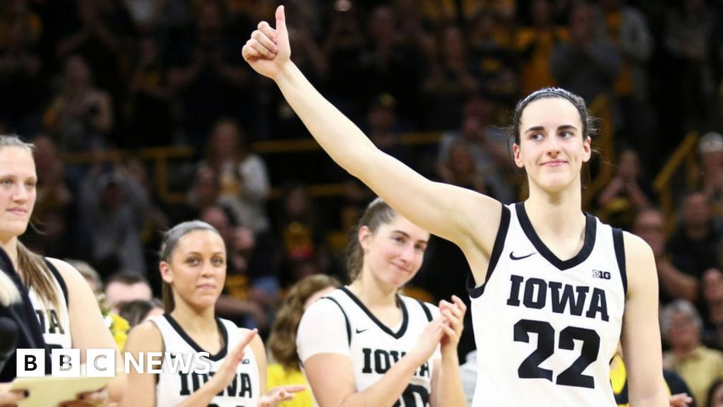 Caitlin Clark breaks college basketball points record