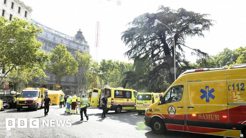 One dead in Madrid Ritz works collapse