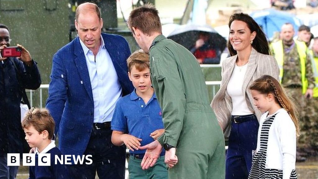 RIAT: William tours plane that brought Queen's body home