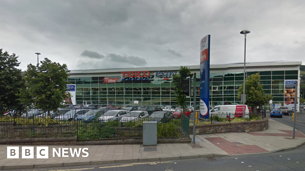 Two hurt in Galashiels supermarket car park 'altercation' BBC News