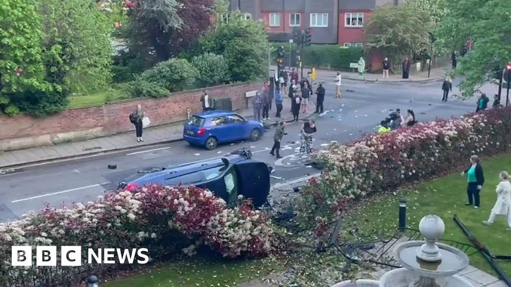 Streatham: Crash wreckage footage captured after hit-and-run - BBC.com