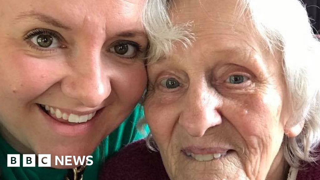 Coronavirus 'Grandma didn't die alone thanks to nurse'