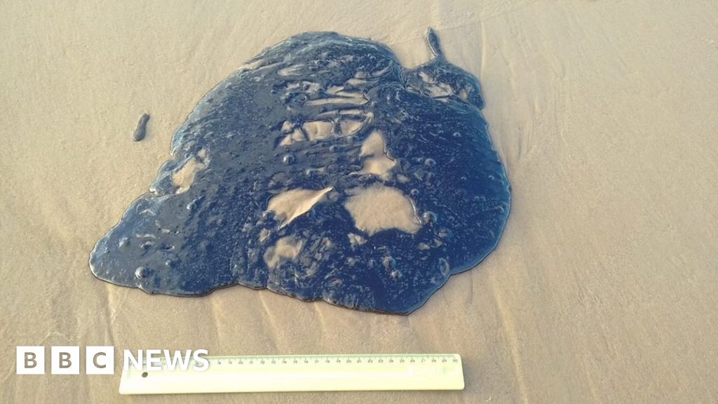 Brazil environment: Vast oil spill hits dozens of beaches