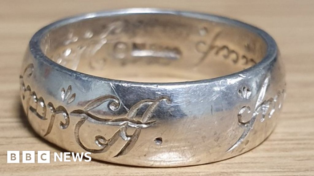 Lord Of The Rings Police Plea Prompts Tolkien Jibes Bbc News