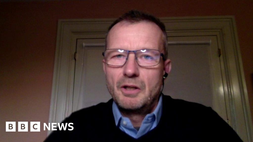 War in Ukraine: BBC News director explains decision to suspend work in Russia