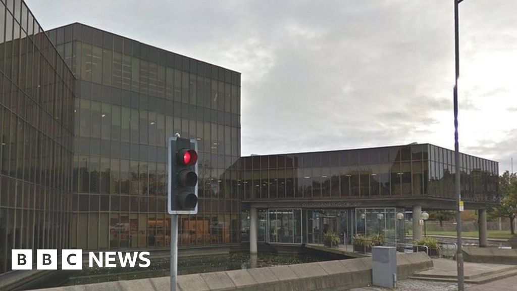 Lloyds Banking Group To Outsource 1 000 Jobs Bbc News