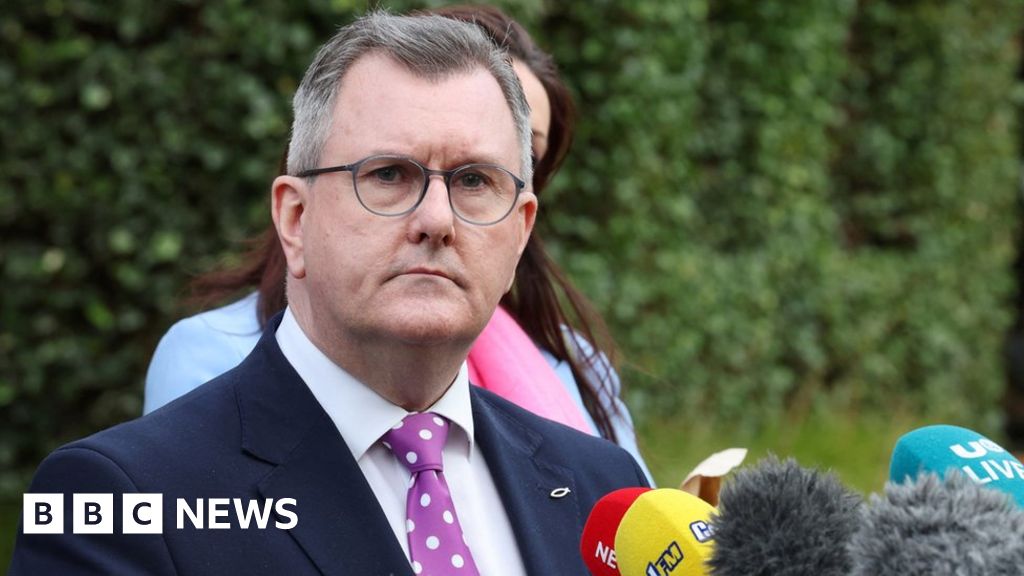 Stormont talks: DUP leader ‘hopeful’ of progress for return to power sharing