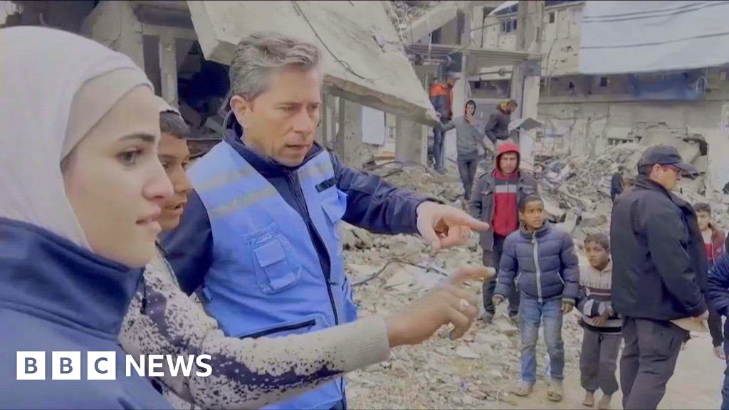 World has responsibility to get aid into Gaza, UN official tells BBC