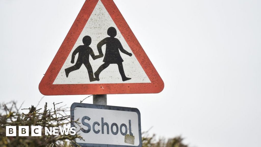 Storm Ciar n Southampton schools to shut amid risk to life warning