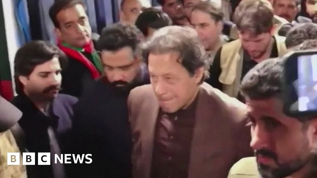 Imran Khan: Former Pakistani PM attends first rally since shooting - BBC