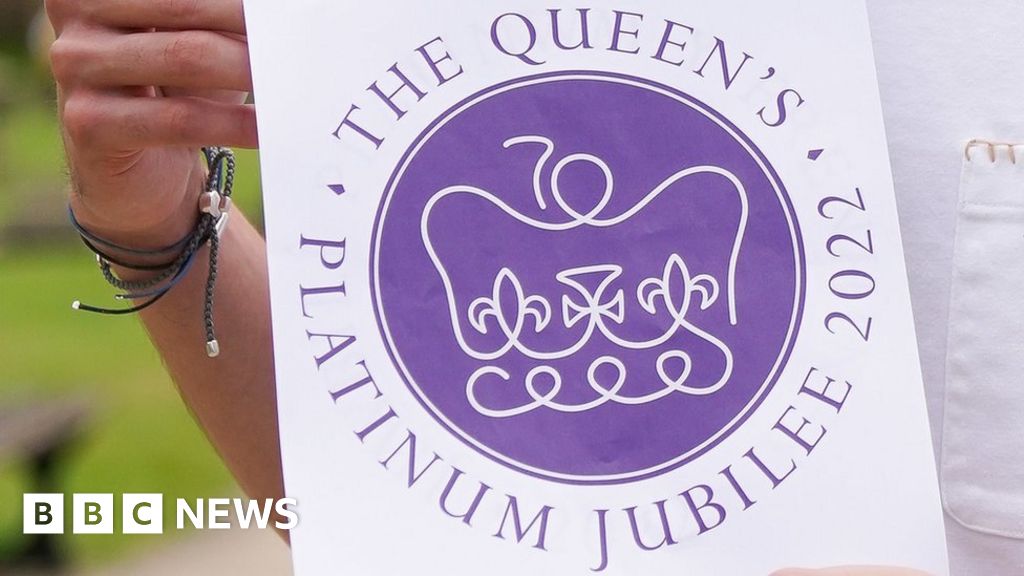 Queen's Platinum Jubilee Emblem Student Designer 'privileged' - BBC News