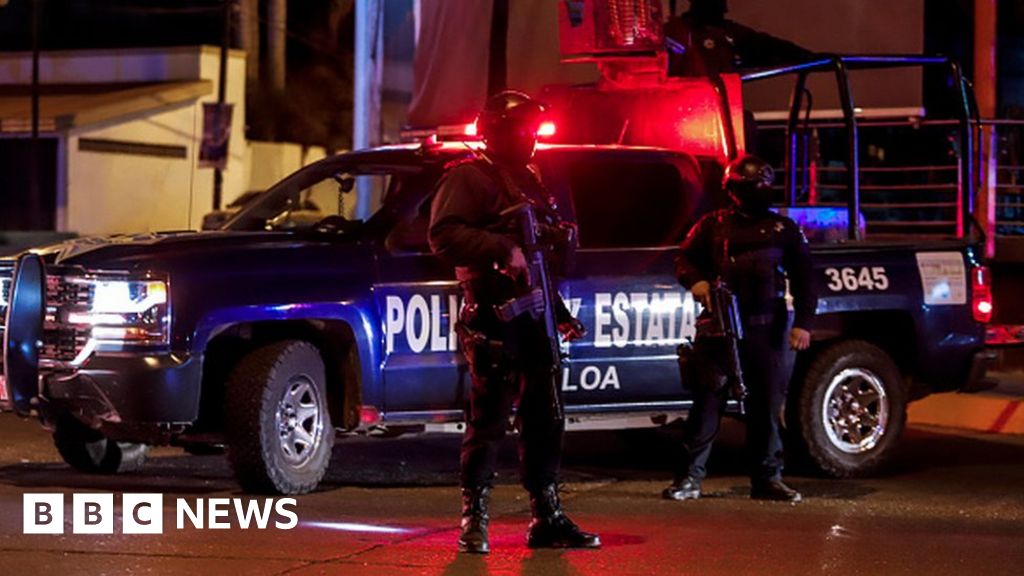 Mexico Violence: Nine Bodies Found Hanging From Bridge - BBC News