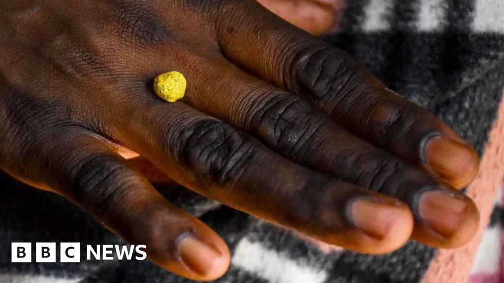 Шестима загинаха и 15 са хванати в капан при срутване на златна мина в Зимбабве