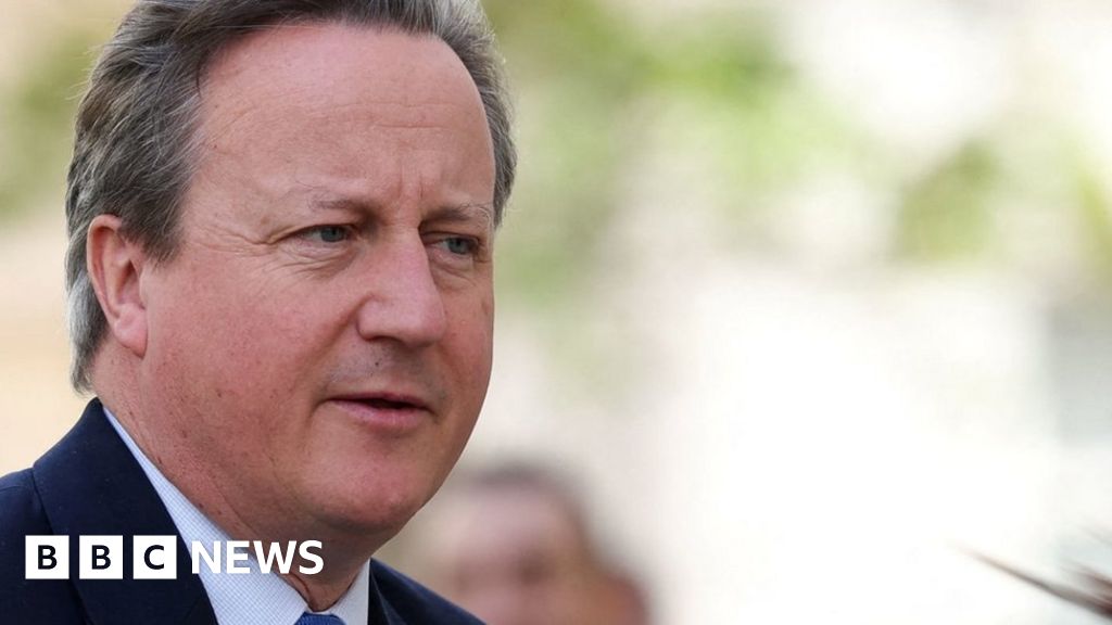David Cameron urges invitees not to shun No 10 Eid party