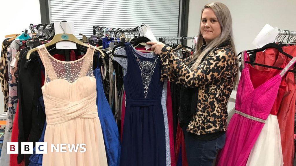 Free prom pop-up shop helps teenagers facing hardship