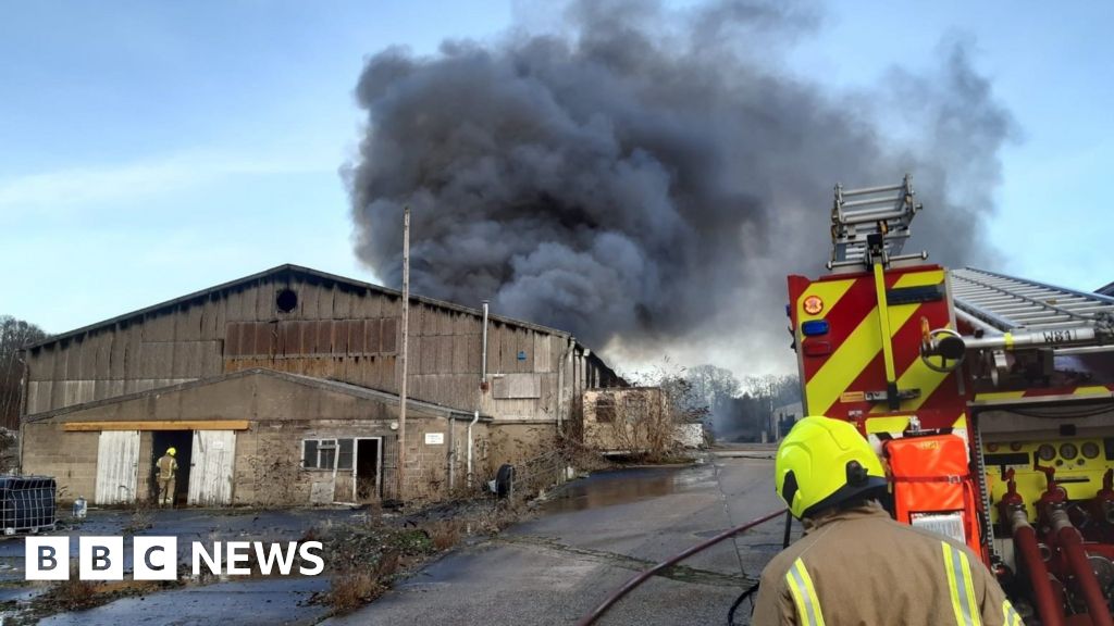 Braintree firefighters tackle industrial unit blaze - BBC News