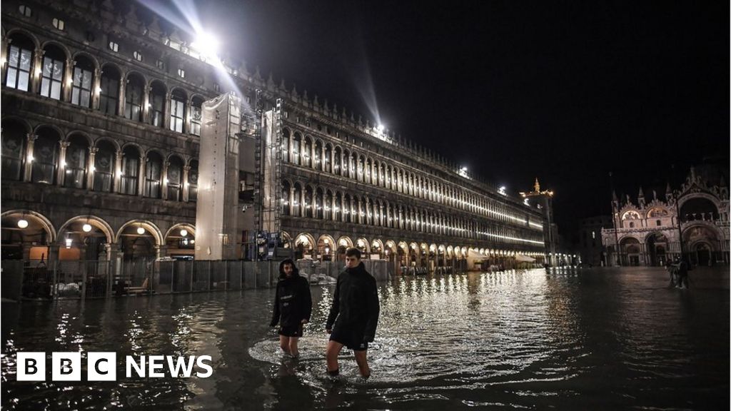 Venice floods: Climate change behind highest tide in 50 years, says mayor - BBC News