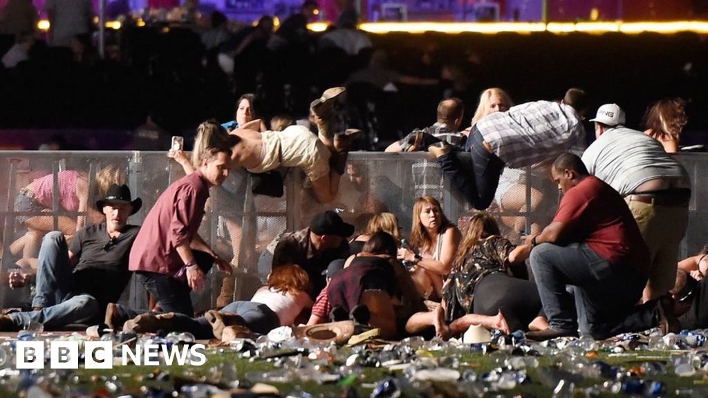 Las Vegas shooting: At least 59 dead at Mandalay Bay Hotel - BBC News
