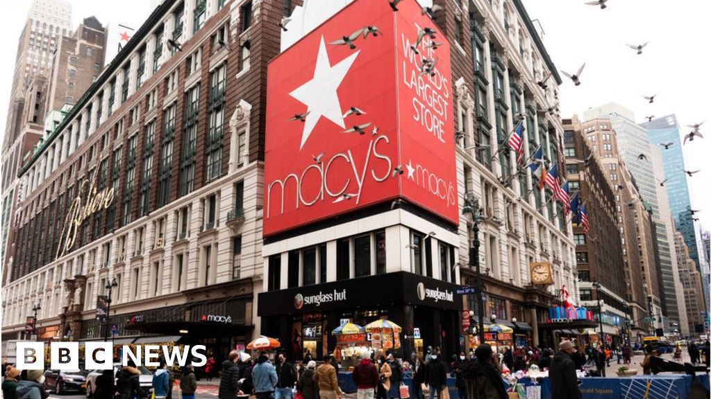 Macy’s sues to stop Amazon using famous New York billboard – BBC News