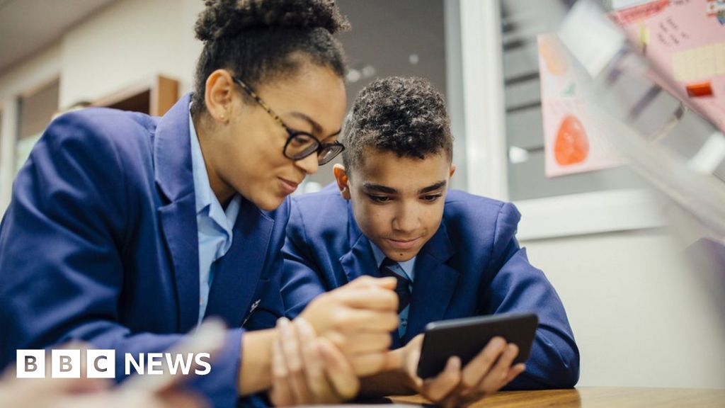 Pupil background 'should be part of league tables'