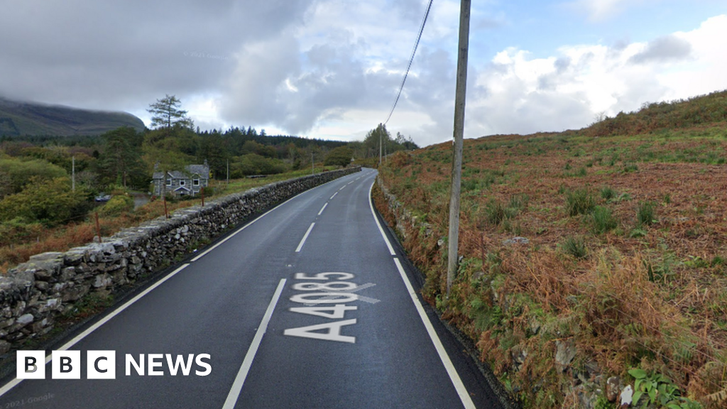 Gwynedd: Motorcyclist dies in two-vehicle crash 