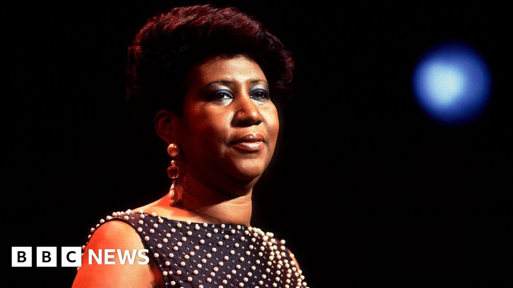 Aretha Franklin's sons fight over will found under couch