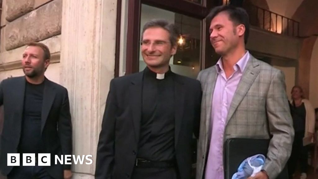 Vatican Criticised In Resignation Letter From Gay Priest Bbc News 