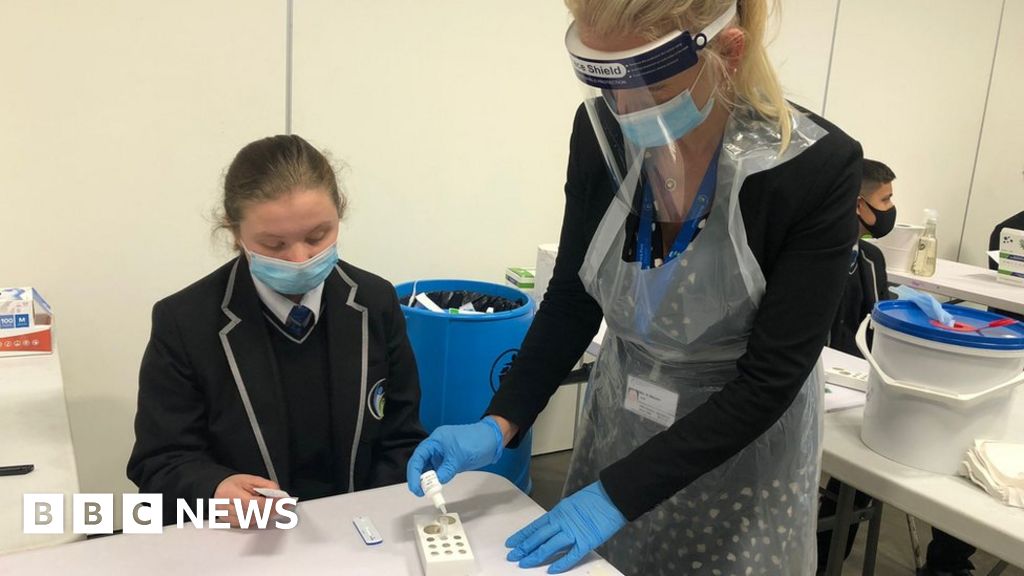 Covid: Mask refusals in England's secondary schools causing concern