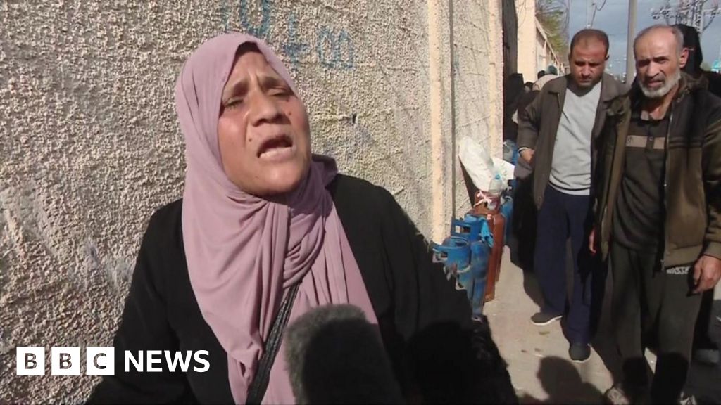 Gazans queue for days for a limited supply of cooking gas - BBC.com