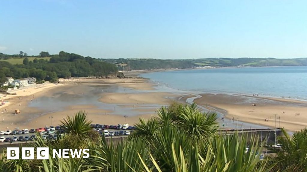 Saundersfoot beach freehold on sale for £250,000