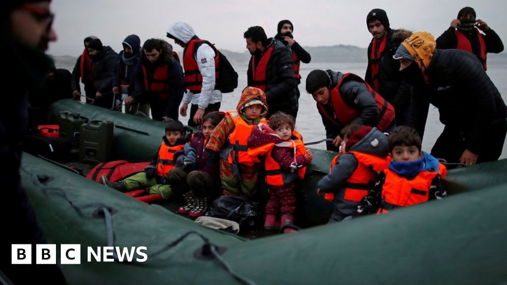 Migrants heading for UK die after boat sinks