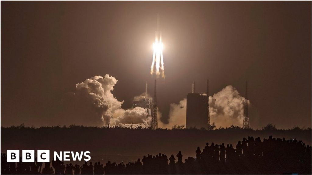 China spacecraft in Moon launch - BBC News