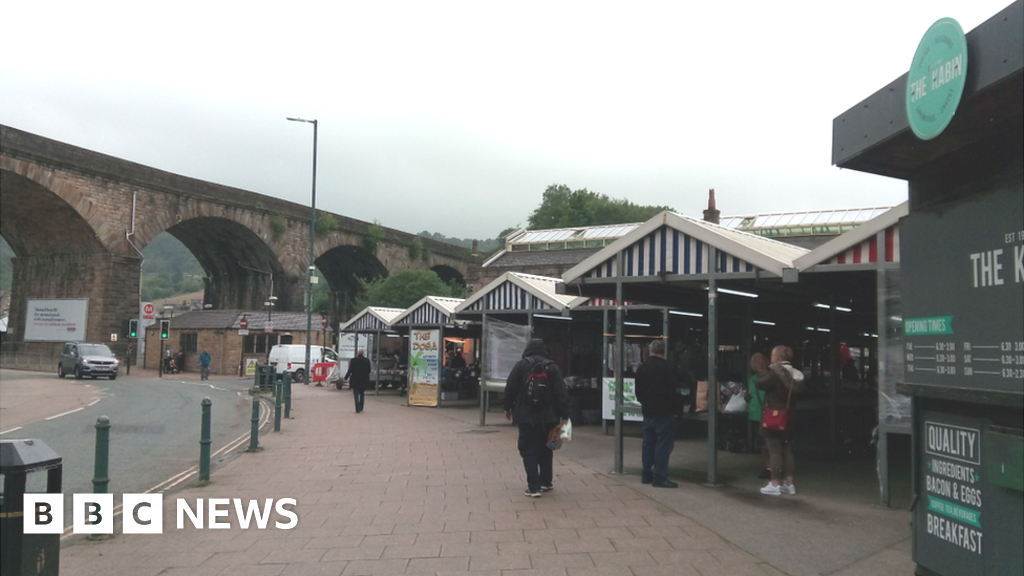 Todmorden's flood defences Strengthening work under way BBC News
