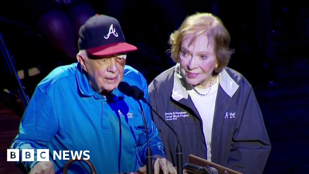 Jimmy Carter makes public appearance with black eye