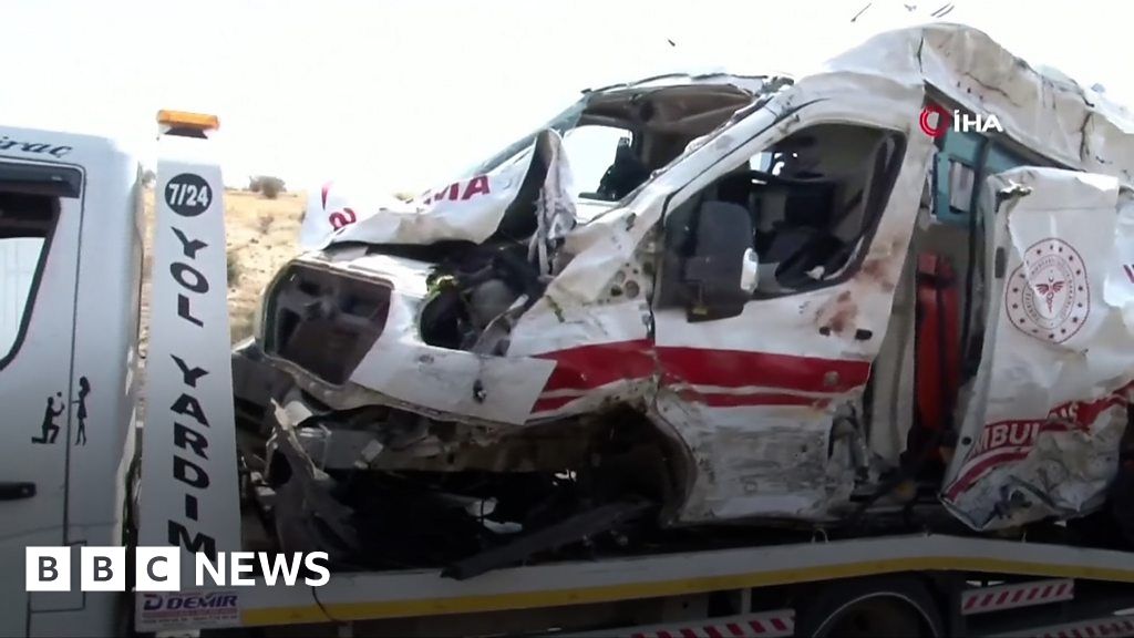 Turkey bus crash At least 16 killed near Gaziantep