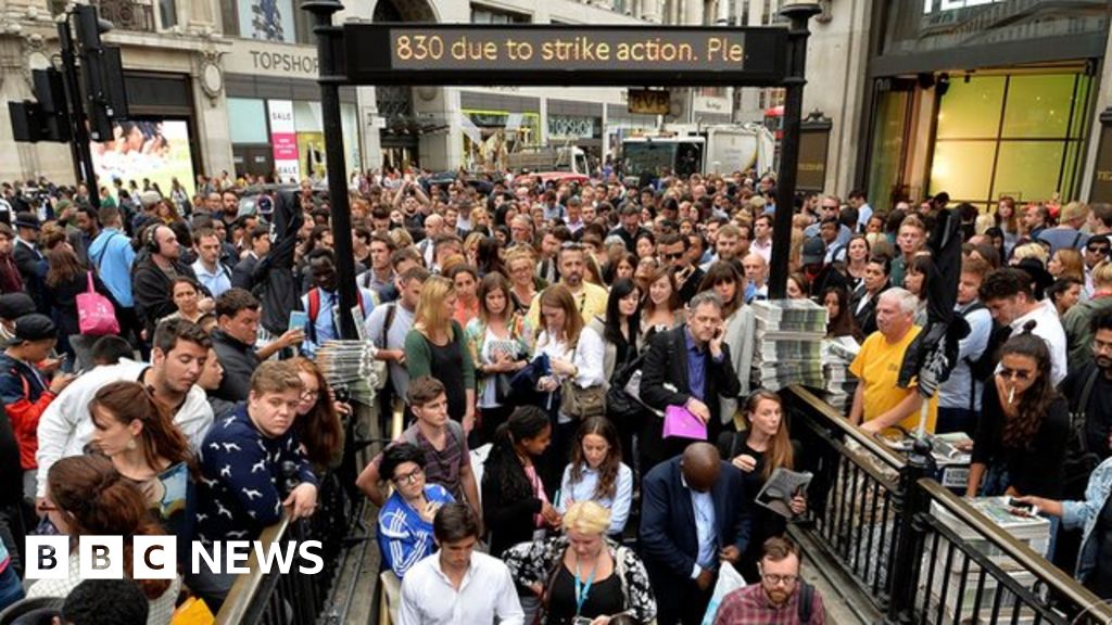 Crowds formed at Oxford Circus from 16:00 as commuters tried to get home before the Tube closed