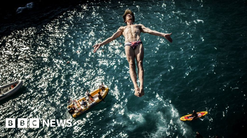 for cliff diving champion Gary Hunt BBC News