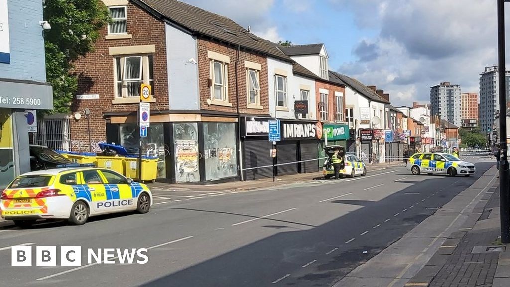 Man seriously injured in Sheffield stabbing - BBC News