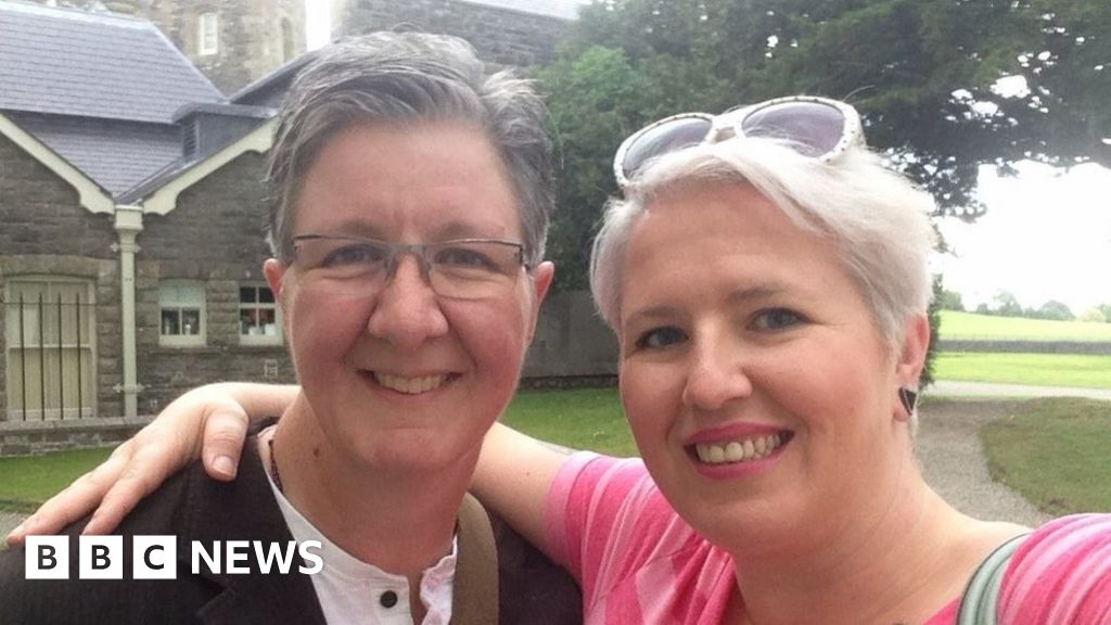 LGBT fostering: Local authority records 'not good enough' - BBC News